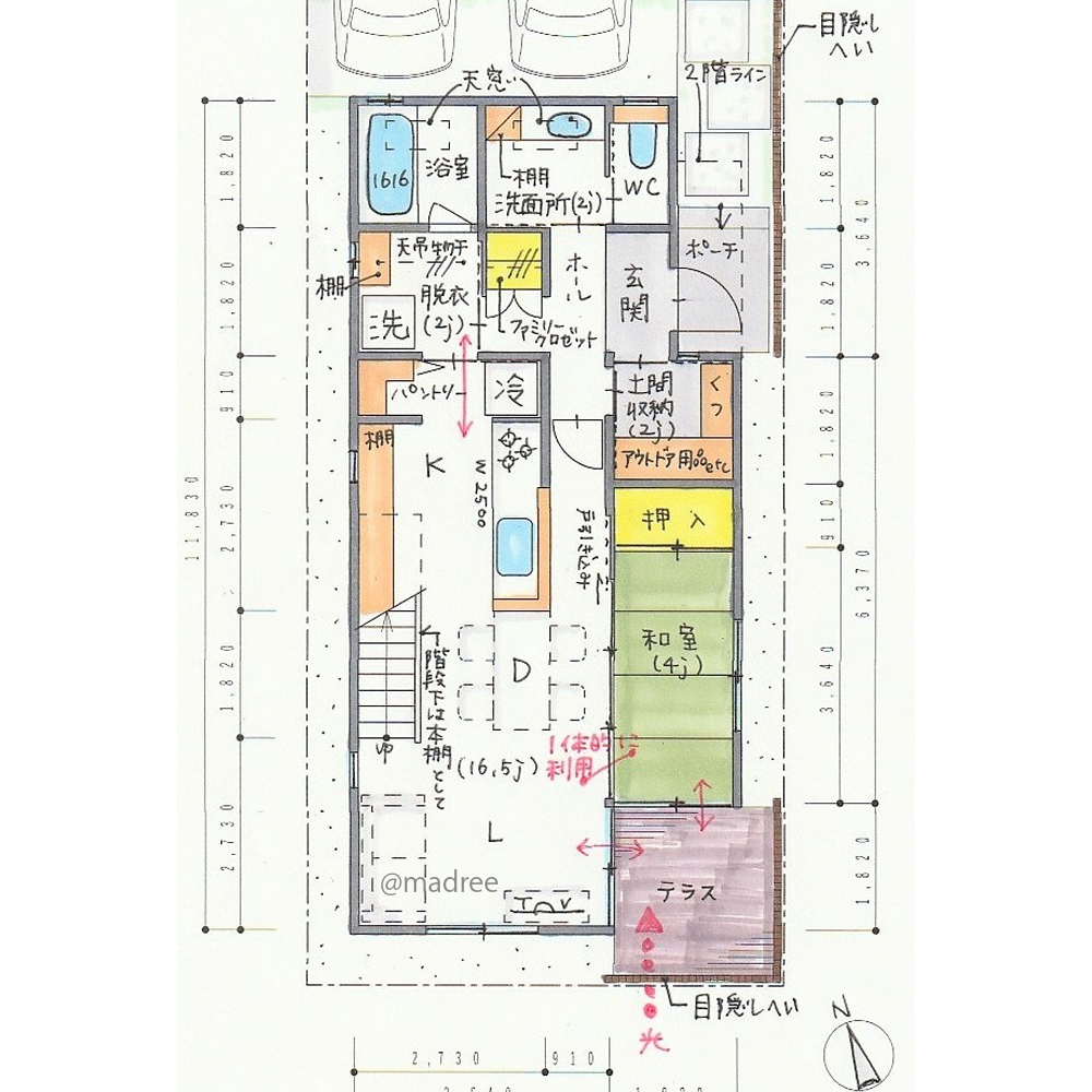 天窓からの光で水回りも明るく、密集地を感じない南北に開放的な家