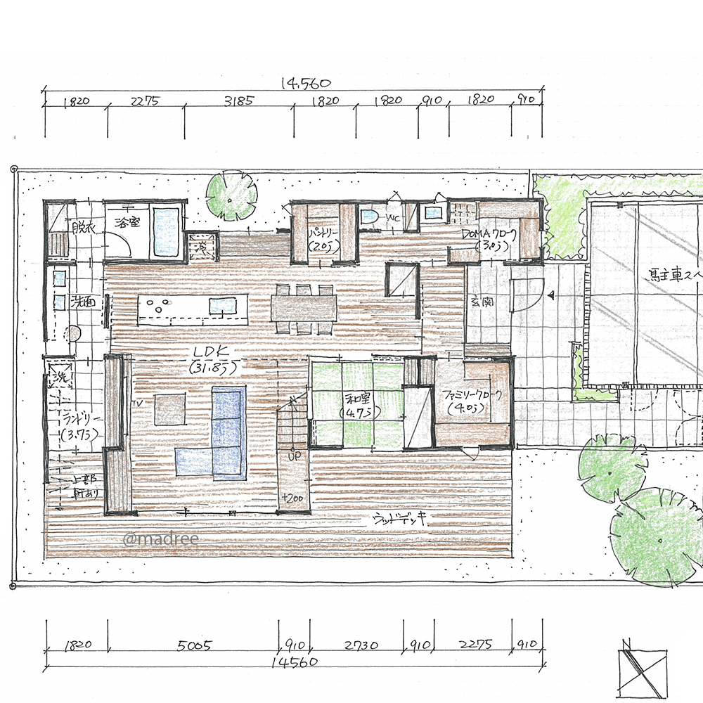 ウッドデッキへ伸びやかにつながる、南向き大開口で明るく暖かい家