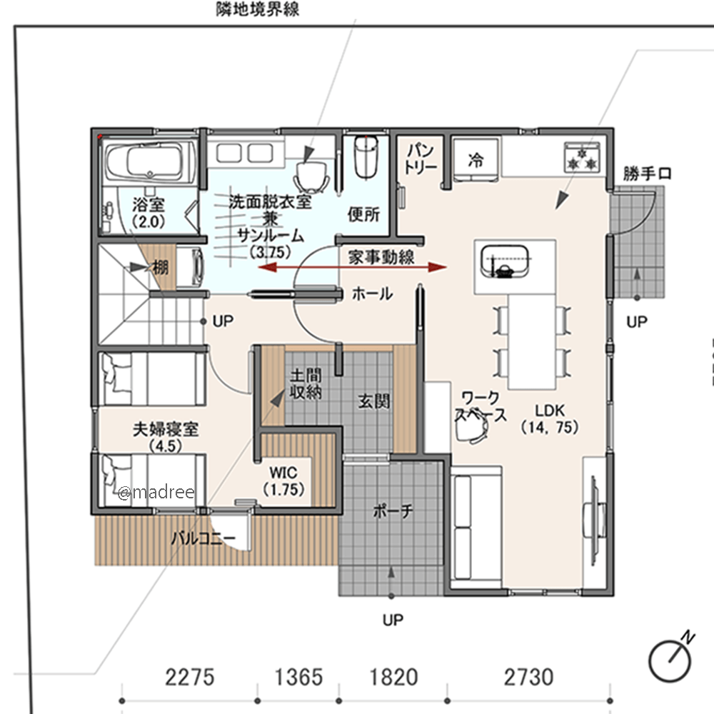 玄関ホールでゾーン分け、家族の専用動線で来客時も気楽に過ごす家