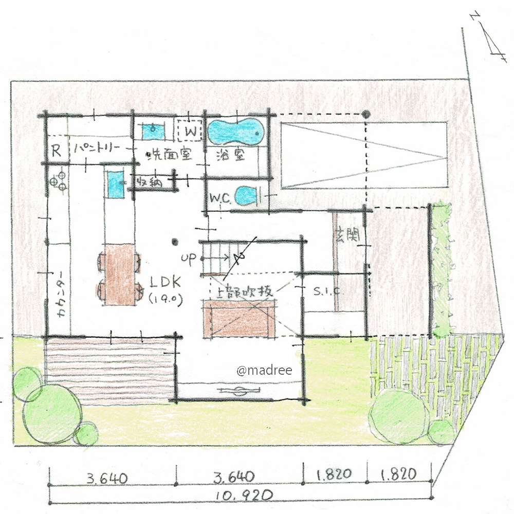リビング上部に広がる縦空間、吹抜と繋がる多目的ロフトのある家