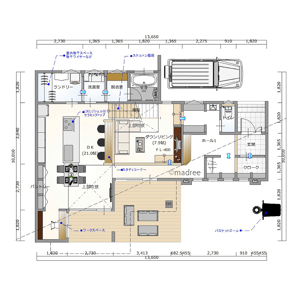 縦にも奥にもパッと視界広がる、段差で変化をつけた開放的LDKの家