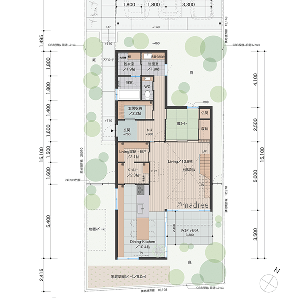 心地良い光と風がリビングに届く、吹抜でプライバシーと開放感を両立した家