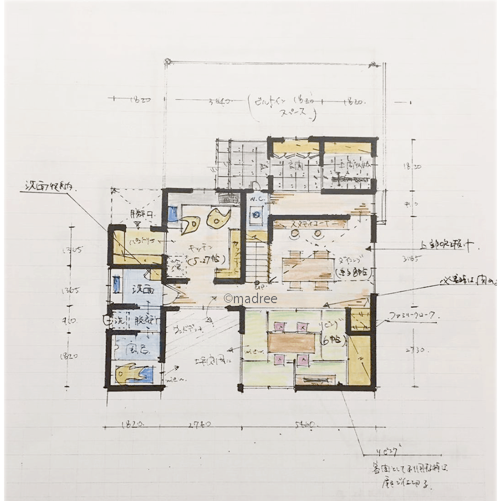 敷地の中心にある屋外の癒し空間、リビングや浴室から景観を共有する坪庭のある家