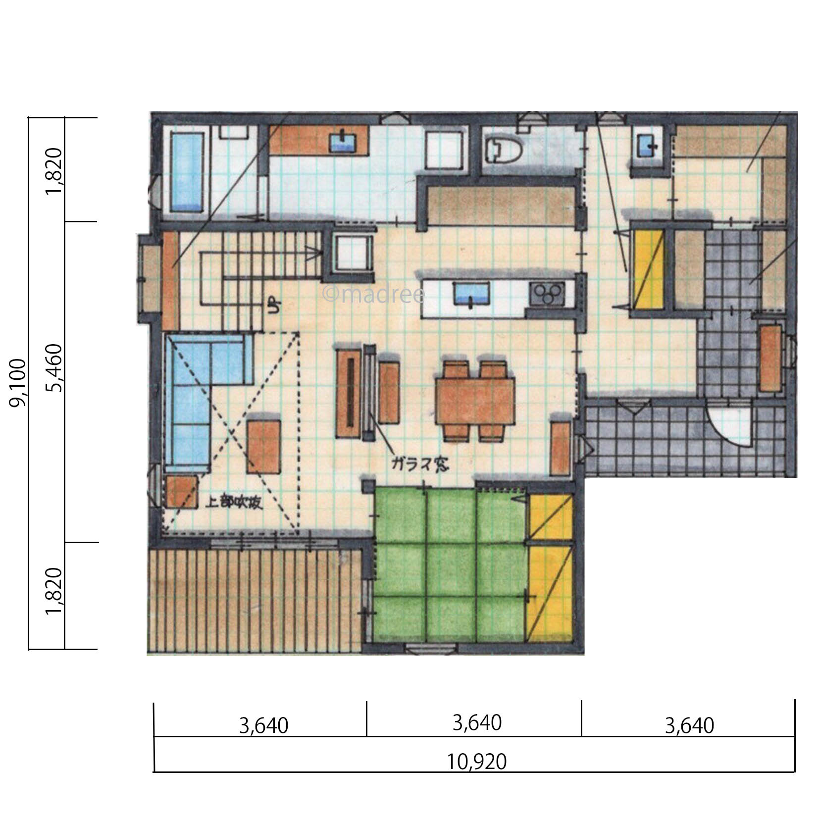 まとめ買い後の片付けが苦にならない、玄関近くに収納スペースを充実させた家