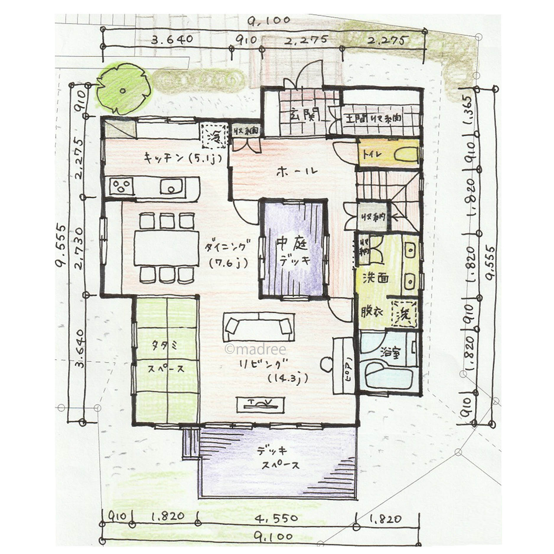 見通し良くフラットに繋がる、のびのび過ごせる中庭デッキのある家