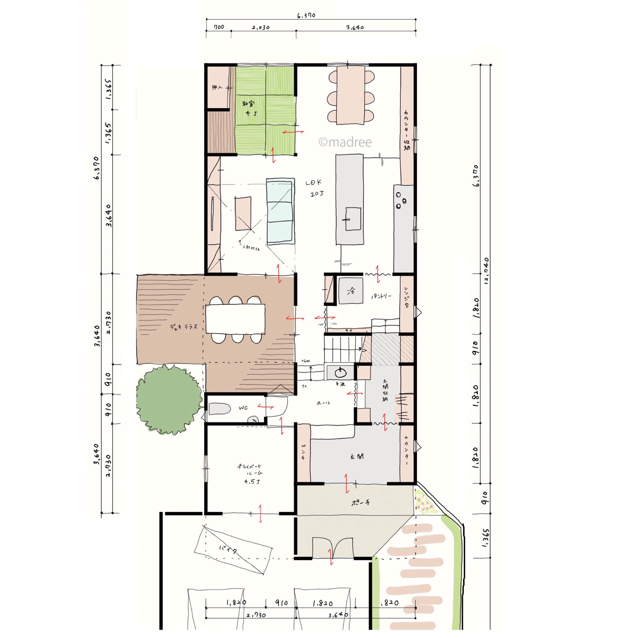 シンボルツリーを眺めながらデッキでランチを楽しむステップフロアスタイルの家