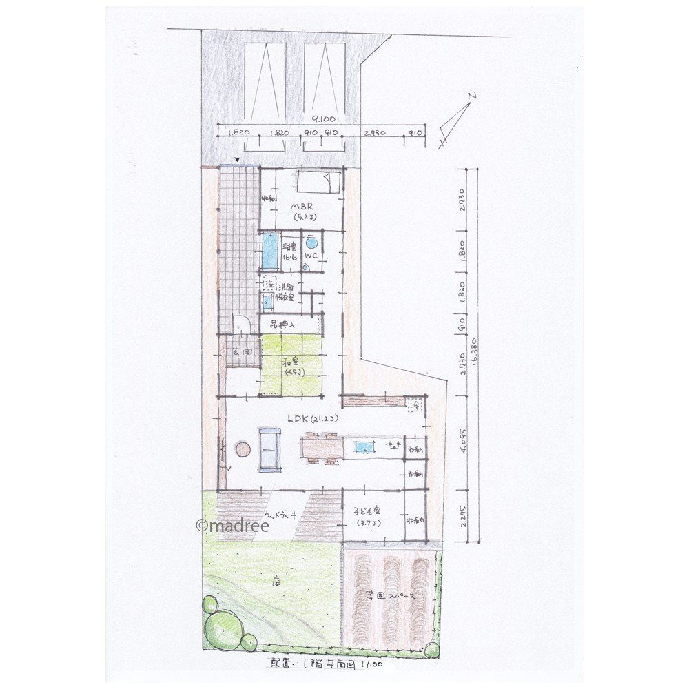 家族で楽しめる庭と、ほっと落ち着くリビングの平屋