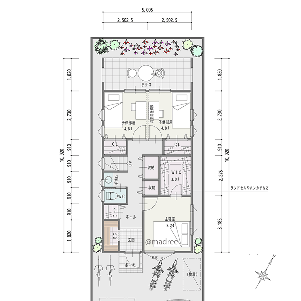 子どもが自分で身支度できる、縦長地を活かしたプライベートテラスのある家