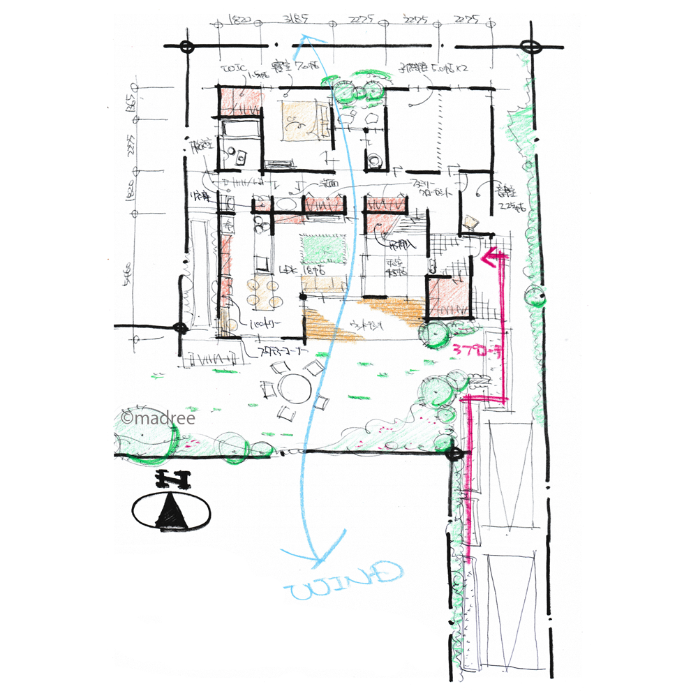 中庭から心地よい光差し込み、プライバシー充実した家