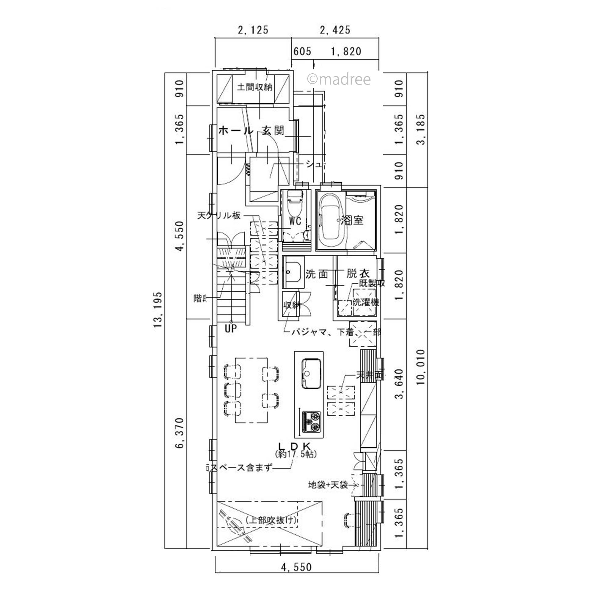 近隣を気にせず明るさを取り込む、落ちてくる自然光で快適に過ごす家