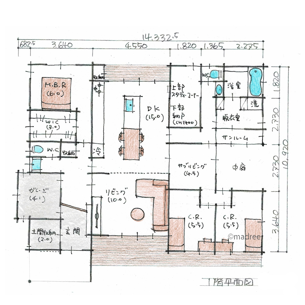 庭に面するL字型デッキで屋内外を自由に回遊、奥行きあるLDKと南北の借景が繋がる平屋