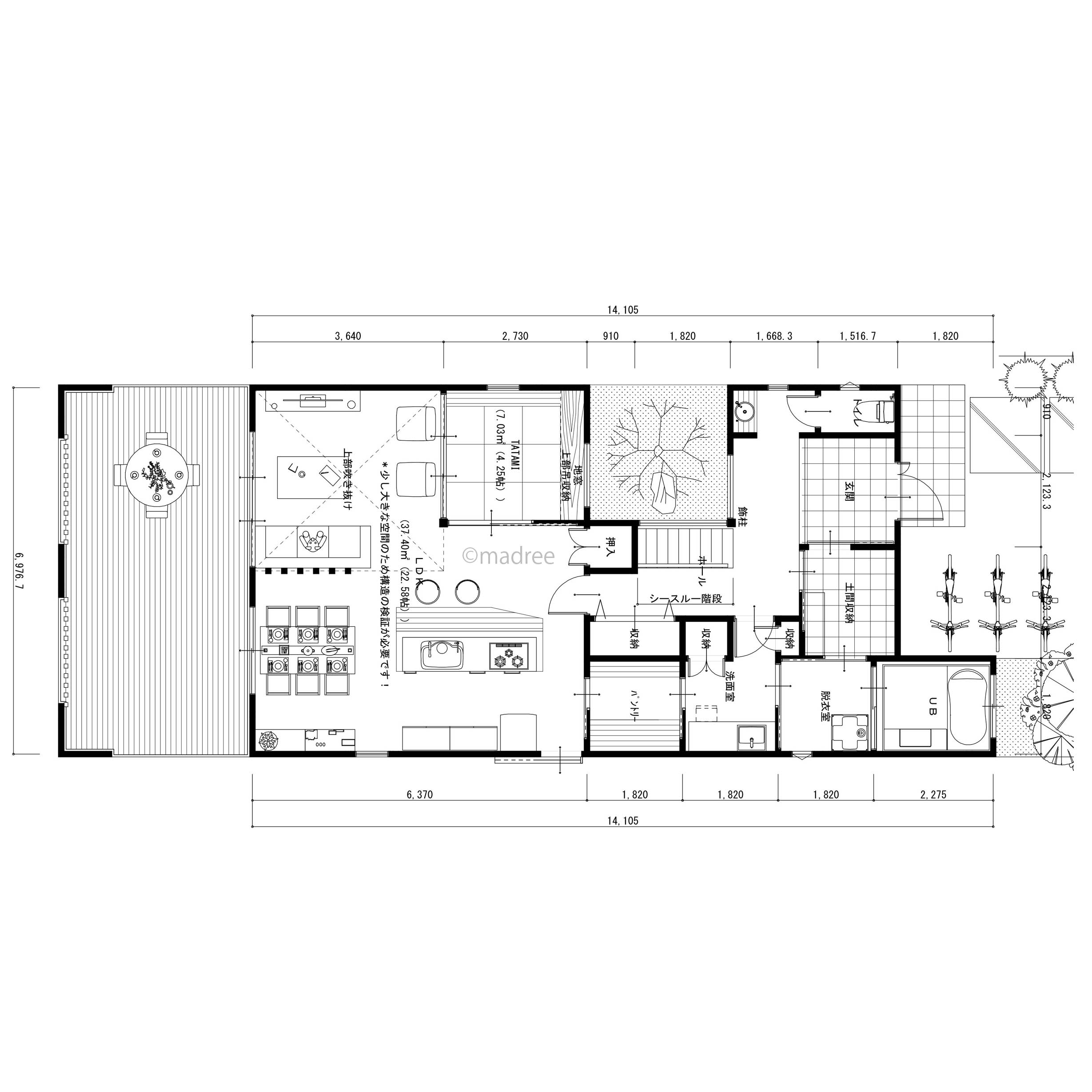 家族や来客を温かくお出迎え、四季の移ろい感じる坪庭のある家