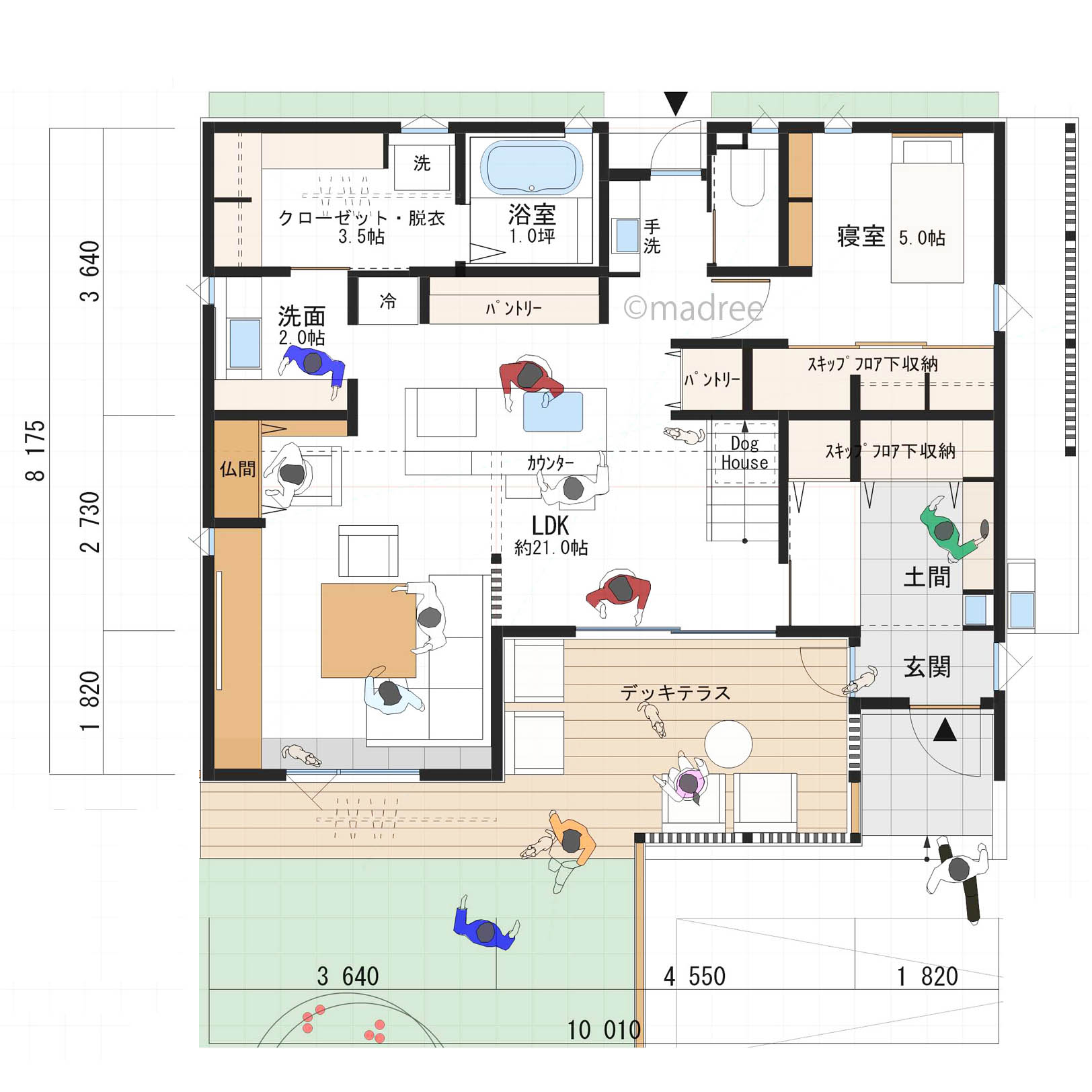 広いデッキテラスと明るいリビングダイニング、ペットと一緒に屋内外で暮らしが楽しめる家